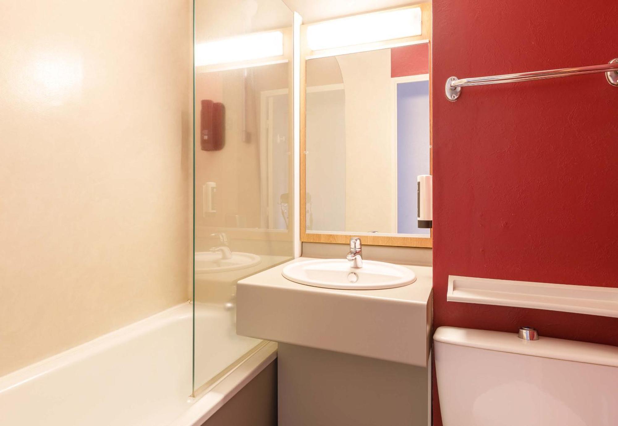 B&B Hotel Le Puy-En-Velay Vals-pres-le-Puy Esterno foto